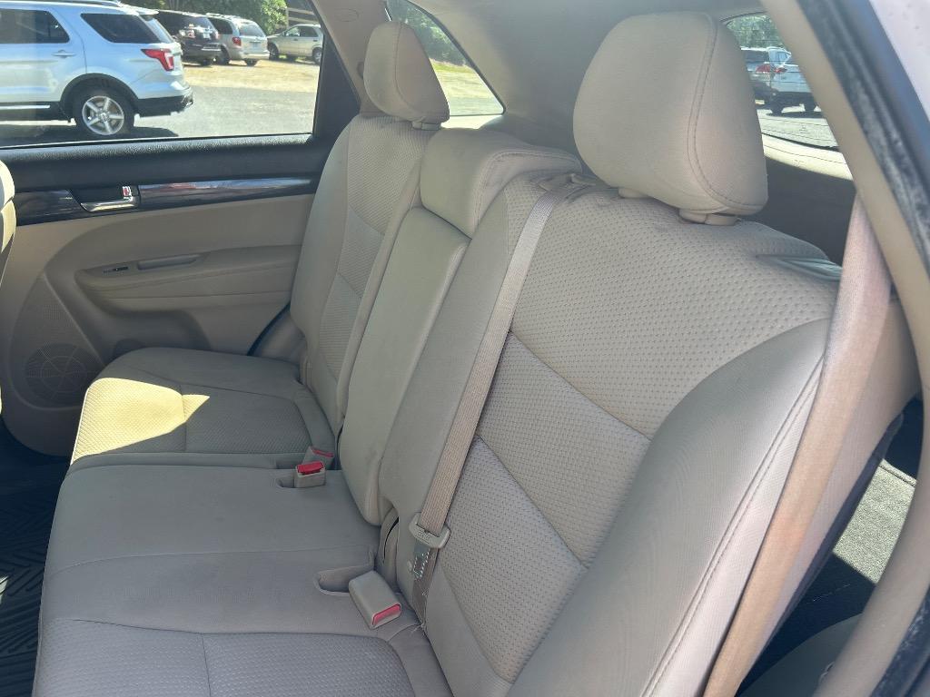 2011 Kia Sorento LX - Photo 8