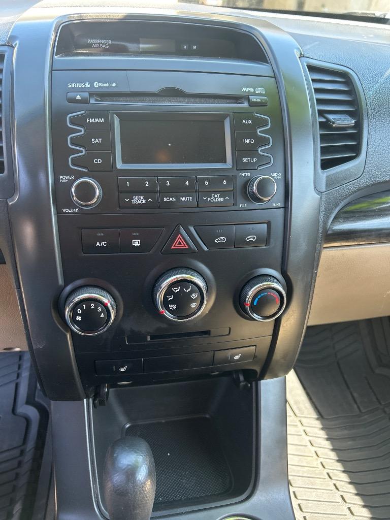 2011 Kia Sorento LX - Photo 7