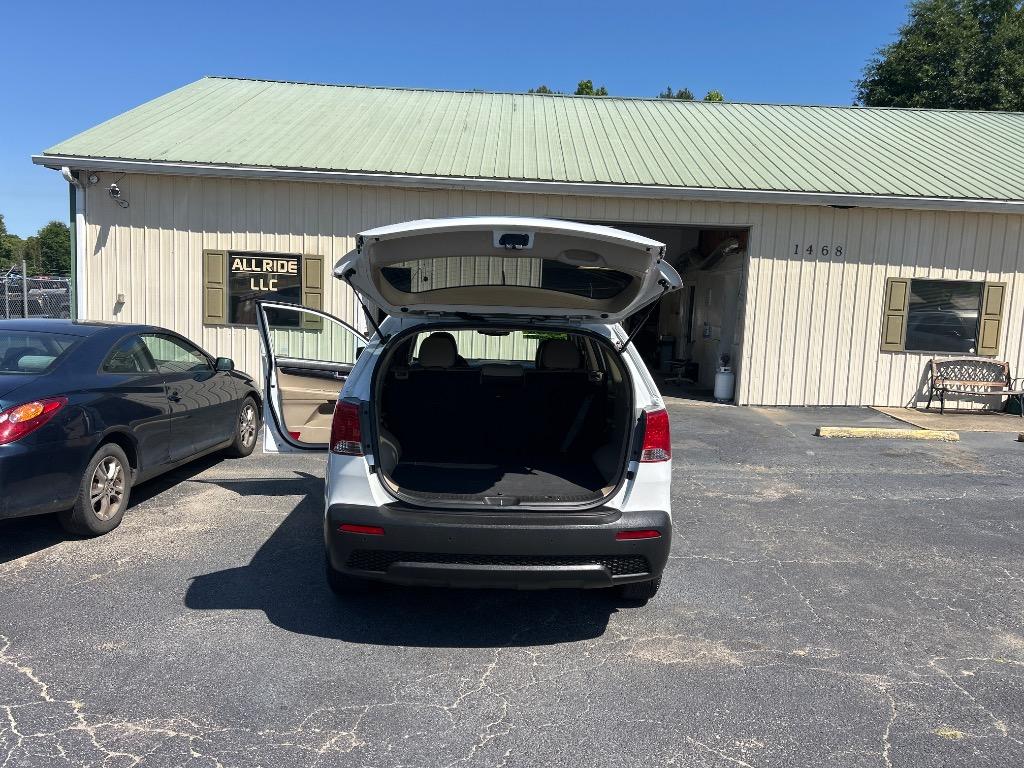 2011 Kia Sorento LX - Photo 9